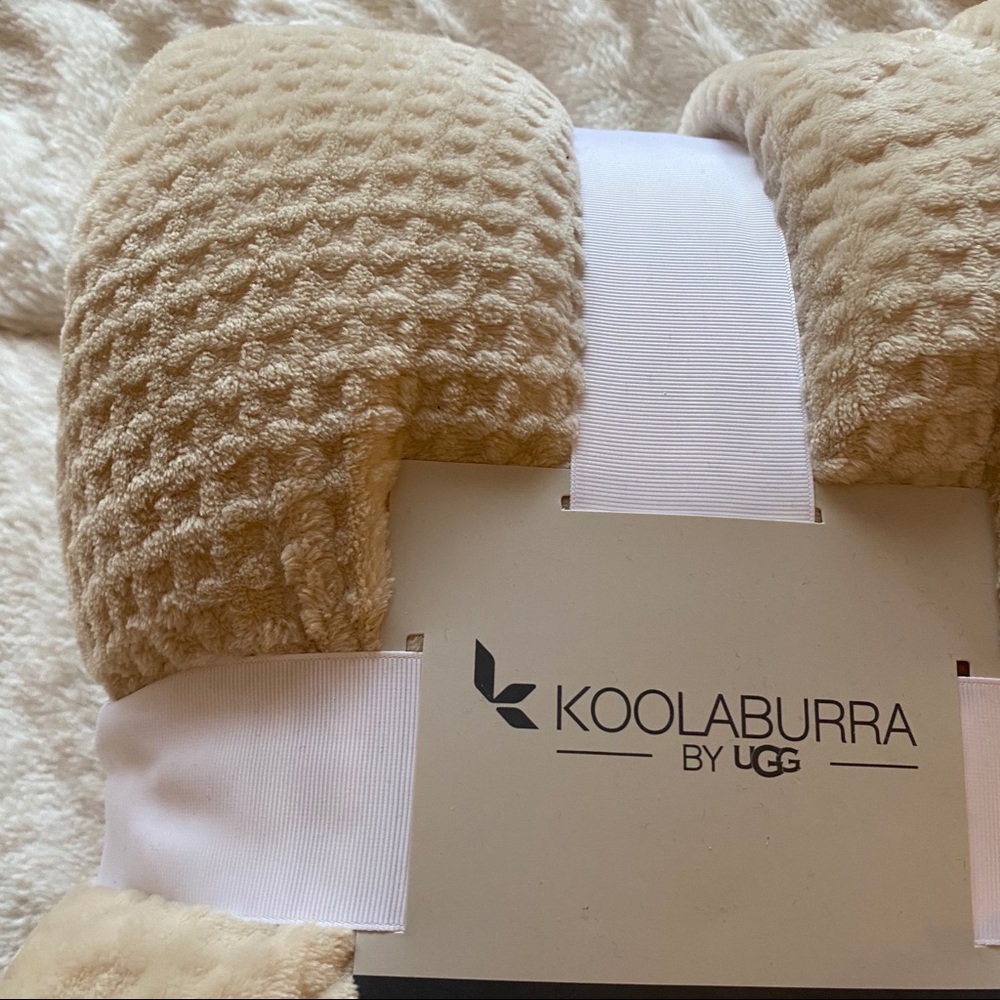 Koolaburra by UGG Milo Throw🤍 - Picture 3 of 4